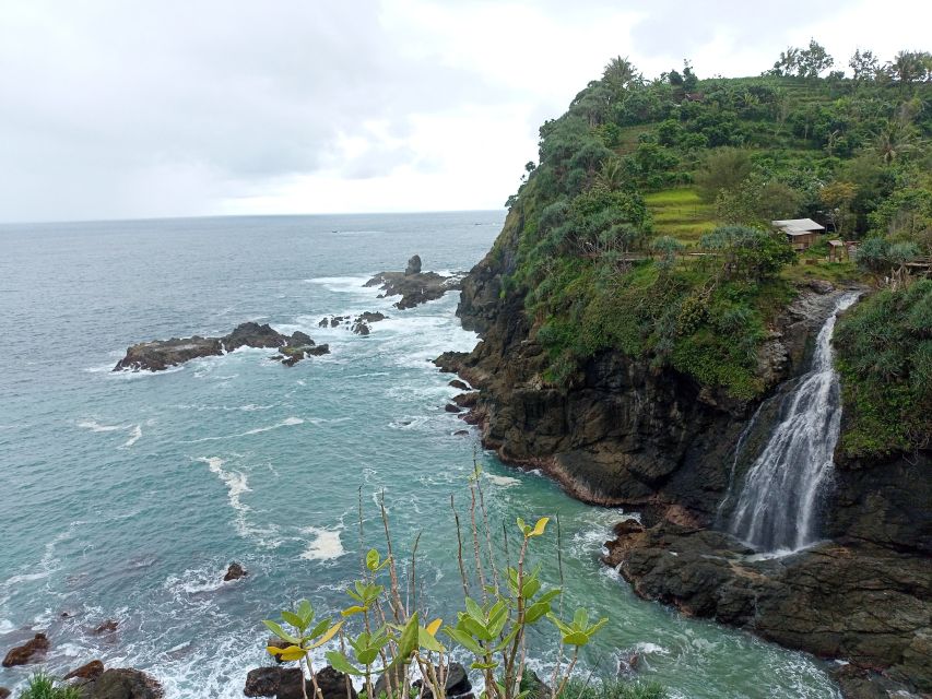 From Yogyakarta: Pengilon Hill Waterfall and Hidden Beaches - Common questions