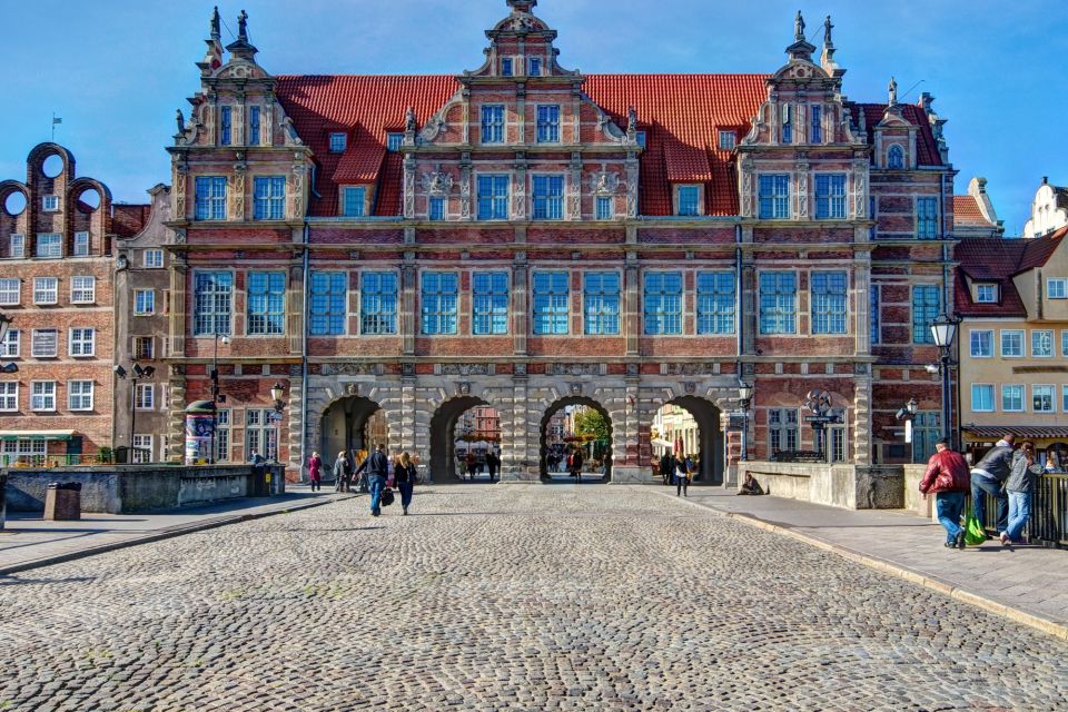 Gdańsk: First Discovery Walk and Reading Walking Tour - Tour Logistics