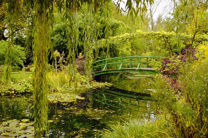 Giverny Half Day Guided Trip With Monets House & Gardens From Paris by Minivan - Common questions