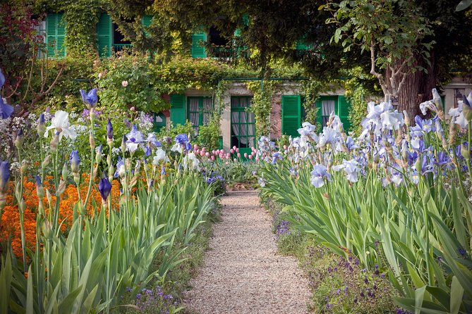 Giverny Private Trip With Monets House, Gardens & Impressionism Museum - Logistics and Booking Details