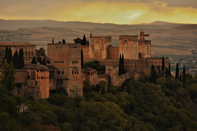 Guided Tour of Albaicín, Sacromonte and Viewpoints - Common questions