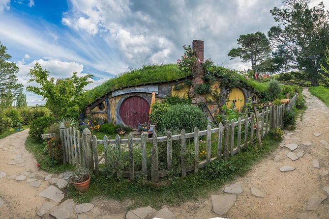 Hobbiton Movie Set and Waitomo Glowworm Caves Guided Day Trip From Auckland - Last Words