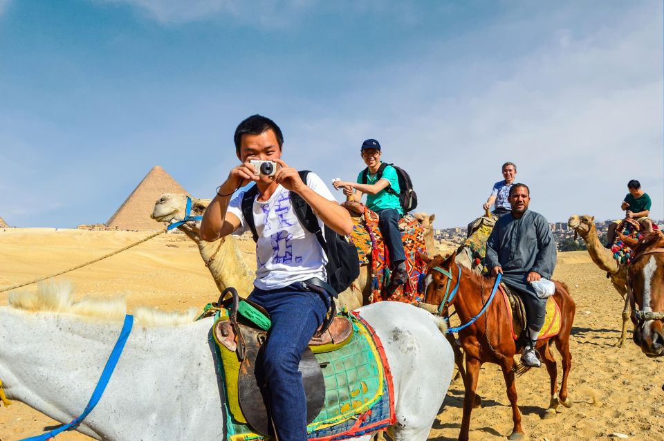 Hurghada: Cairo Day Trip With Horse Ride Along Giza Pyramids - Giza Pyramids Exploration