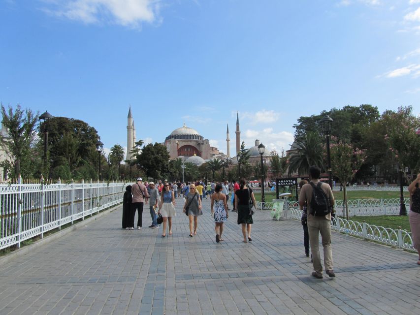 Istanbul: Topkapi, Hagia Sophia and Basilica Cistern Tour - Common questions