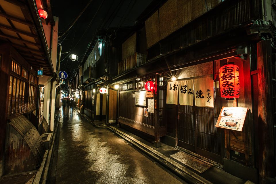 Kyoto: Gion District Guided Walking Tour at Night With Snack - Last Words