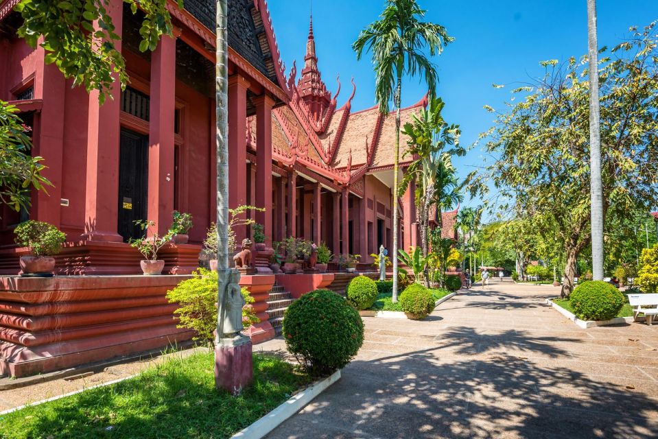 One Day Private Guide Tour History in Phnom Penh - Silver Pagoda