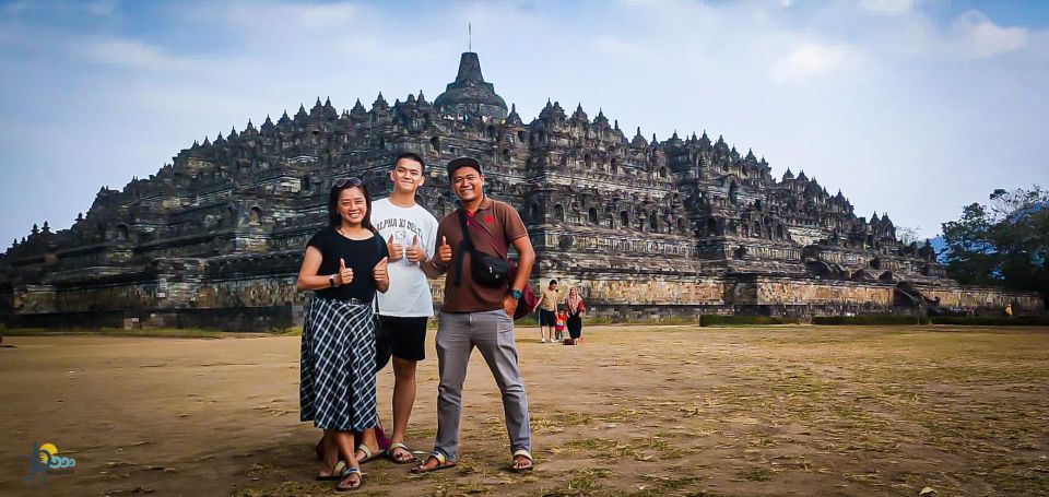 One Day Tour: Punthuk Setumbu - Borobudur Climb - Prambanan - Common questions