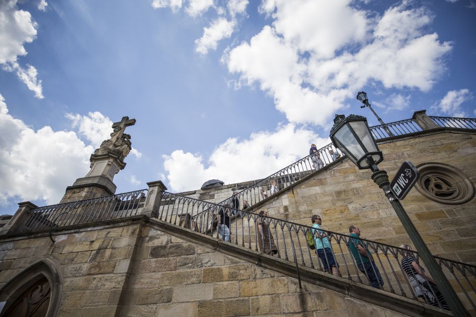 Prague: 3–Hour Castle Grounds Walking Tour and River Cruise - Directions for Tour Participants