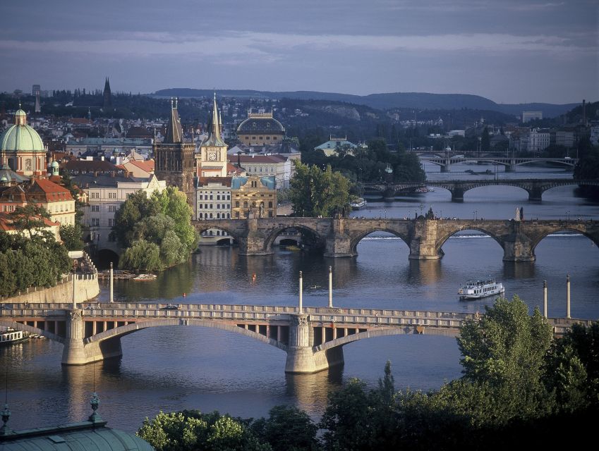 Prague: 3-Hour Evening River Cruise With Dinner - Common questions