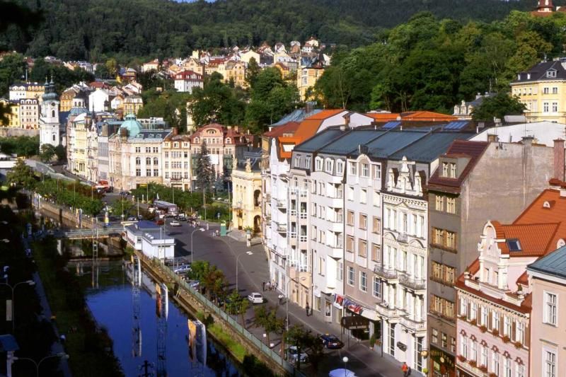 Prague: Karlovy Vary Tour With Lunch and Moser Museum Visit - Meeting Point