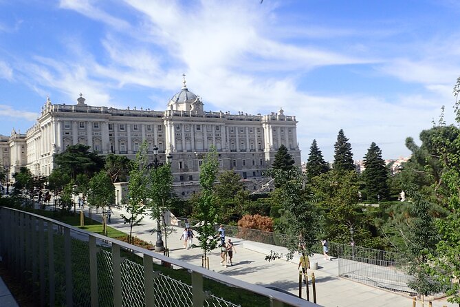Private Madrid City Tour Bike or E-Bike Exclusive Guided Tour - Additional Guidelines and Recommendations