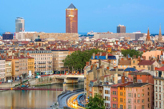 Private Transfer: Port of LYON to Lyon Airport LYS in Luxury Van - Common questions