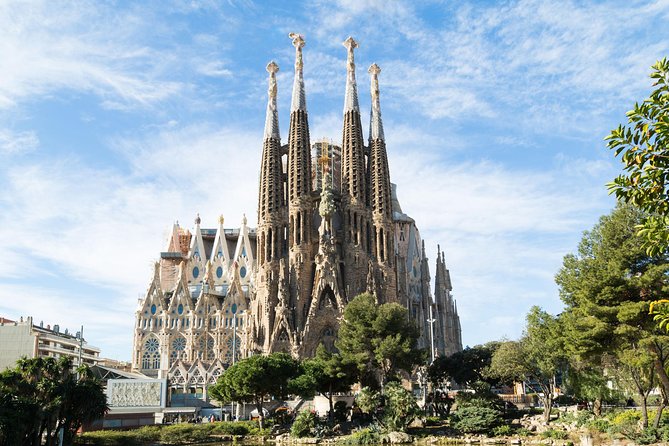 Sagrada Familia English Guided Tour & Optional Tower Access - Common questions