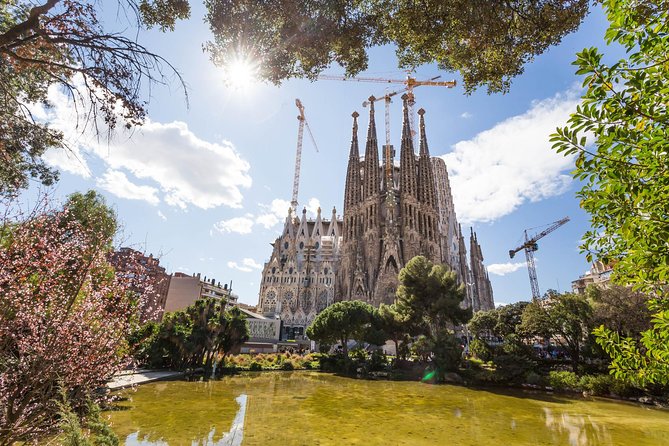 Sagrada Familia Small Group Guided Tour - Common questions