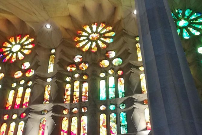 Sagrada Familia Small Group Tour With Skip the Line Ticket - Common questions