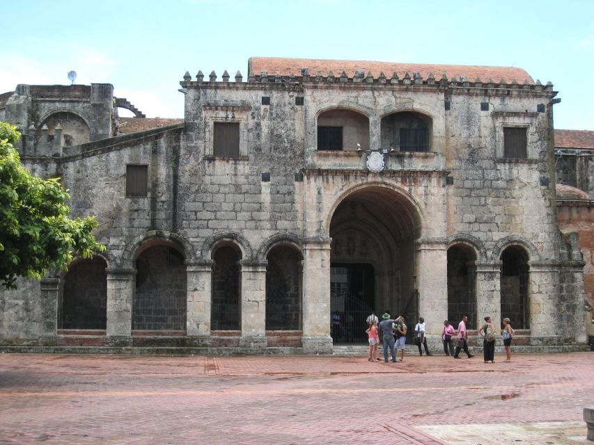 Santo Domingo Tour With Caves From Punta Cana - Language Options