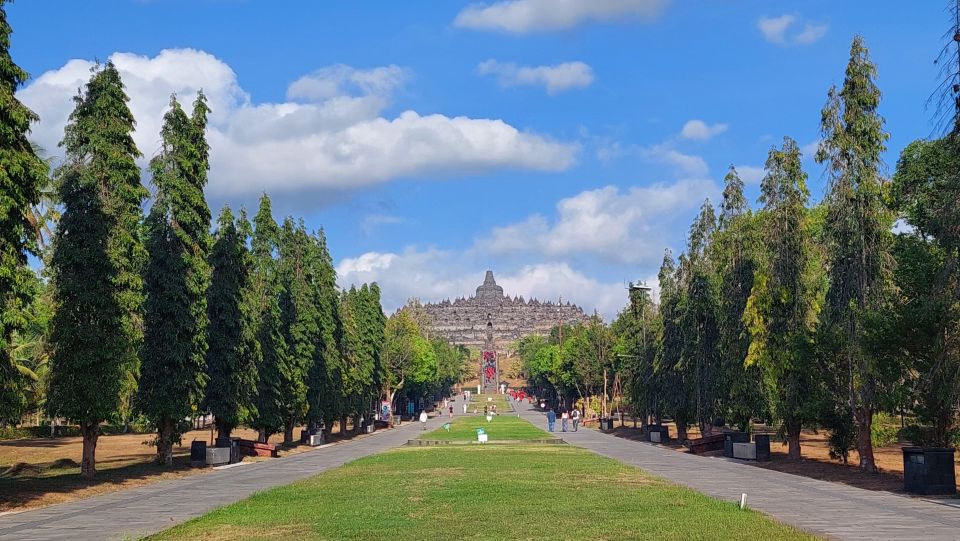 Setumbu Sunrise Borobudur, and Prambanan, With Lunch Option - Lunch Option and Practical Details