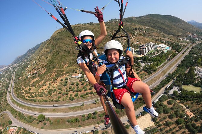 Tandem Paragliding Flight in Cefalù - Common questions