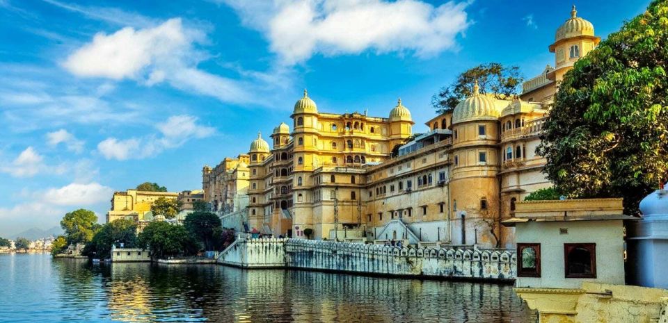 Udaipur: City Palace Museum Tour and Lake Pichola Boat Tour - Transportation and Meeting Points