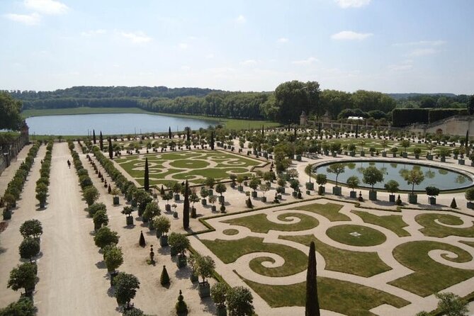 Versailles & Louvre Museum: All-Inclusive Semi Private Tour - Group Size