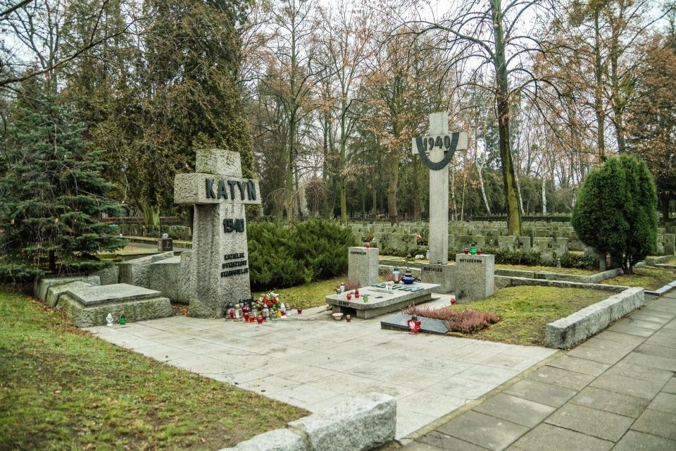 World War II Warsaw Old Town, Military Cemetery Walking Tour - Last Words