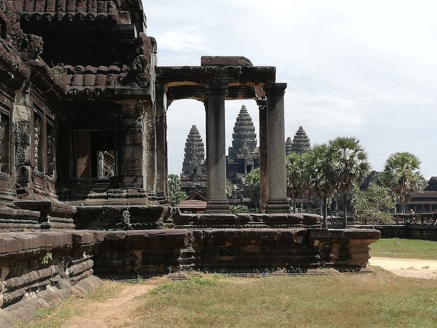 2-Day Angkor Complex; Beng Mealea & Kompong Phluk Village - Common questions
