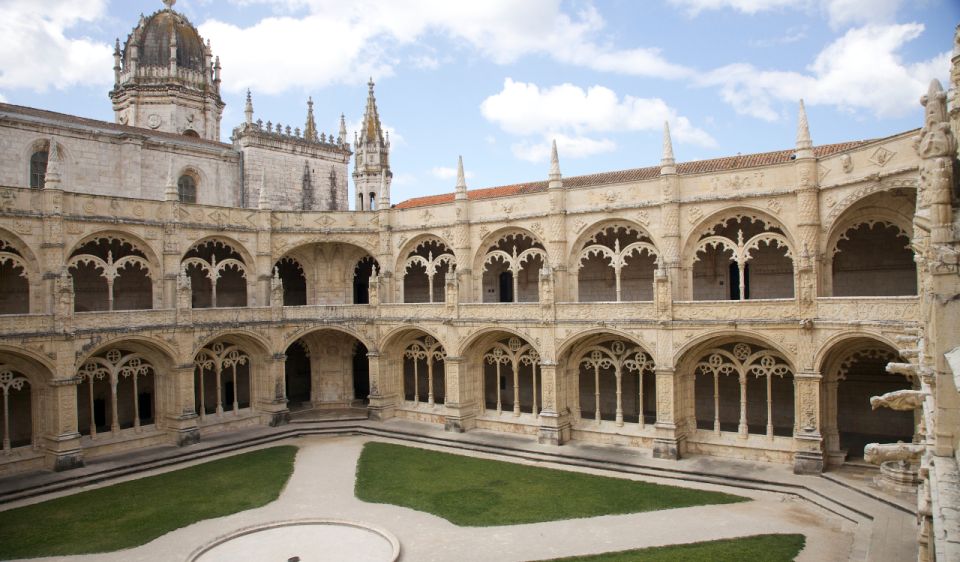 Belém Private Tour With Jeronimos Monastery Panoramic City - Common questions