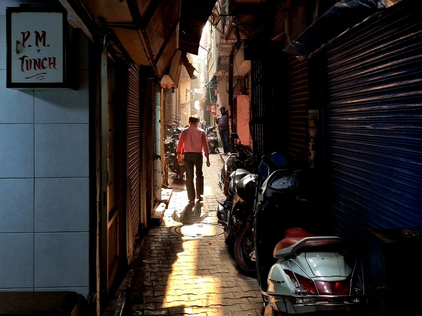 Day in Delhi Like a Local: Authentic Food & Photography - Community Kitchen Feeding Thousands Daily