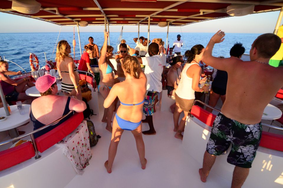 Hurghada: Catamaran Sailing Cruise With Snorkeling and Lunch - Snorkeling and Dolphin Encounters
