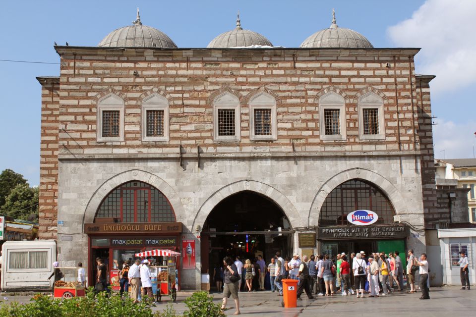 Istanbul: Old Town Highlights Tour & Bosphorus Cruise - Common questions