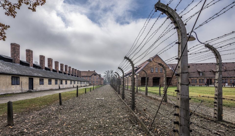 Krakow: Auschwitz-Birkenau Guided Tour & Holocaust Movie - Common questions