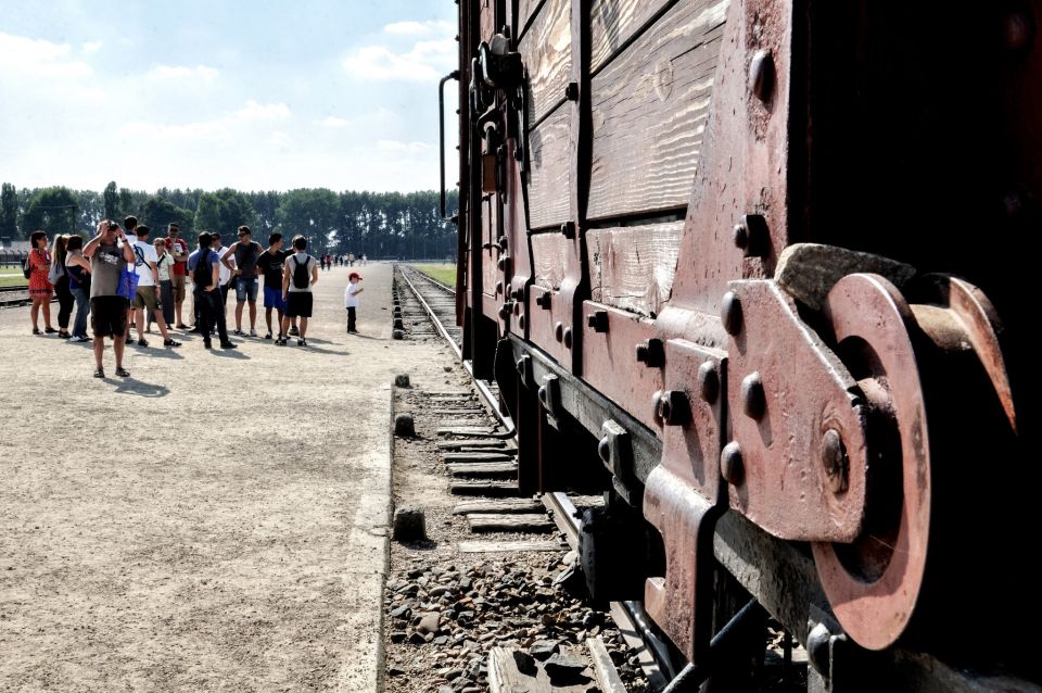 Krakow: Auschwitz-Birkenau Guided Tour Pickup/Lunch Options - Common questions