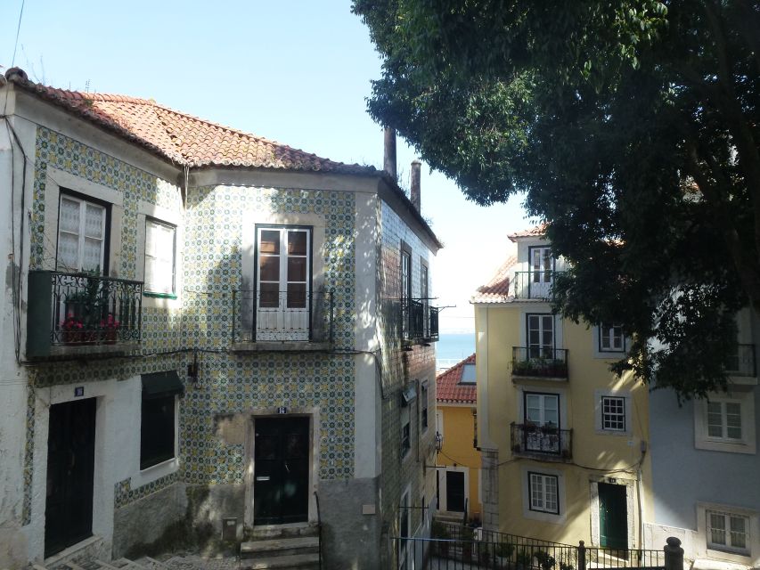 Lisbon: Scenic Sightseeing Private Tour by Minivan - Common questions