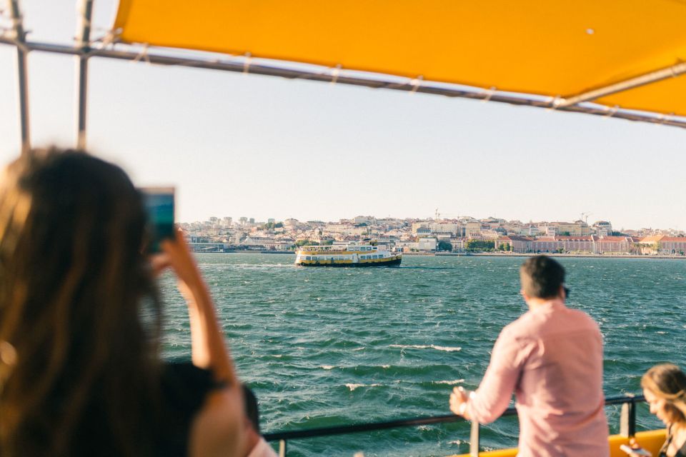 Lisbon: Tagus River Yellow Boat Cruise - Onboard Amenities