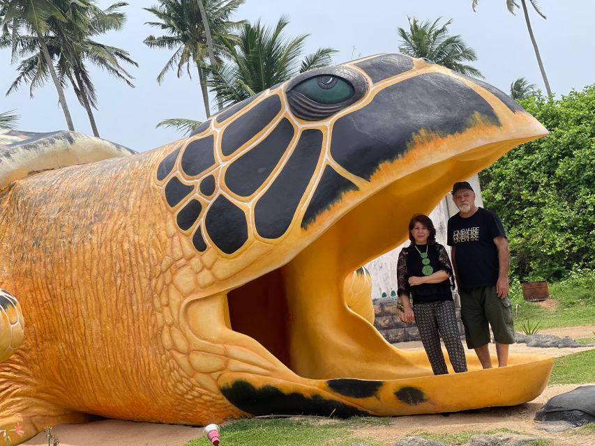 Negombo: Turtle Hatchery, River Safari, Moon Stone & Galle - Galle Lighthouse Tour