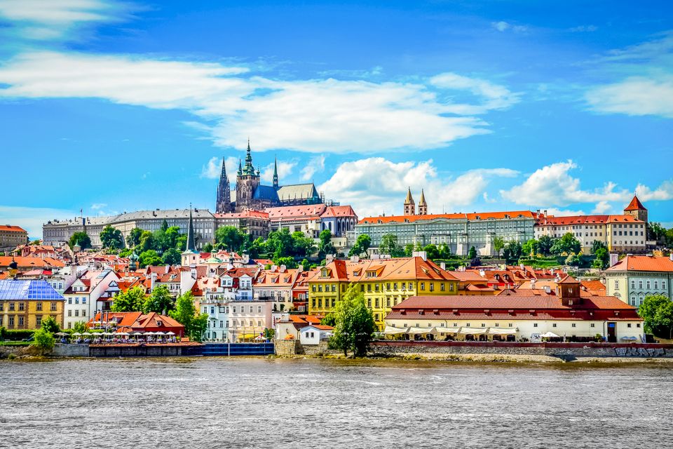 Prague: 45-Minute Sightseeing Cruise to Devils Channel - Devils Channel Discovery