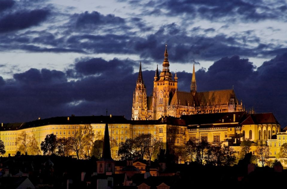 Prague: Walking Tour With Prague Castle Entry Ticket & Drink - Common questions