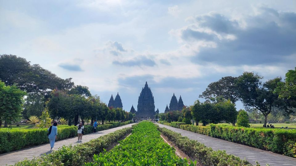 Setumbu Sunrise Borobudur, and Prambanan, With Lunch Option - Common questions