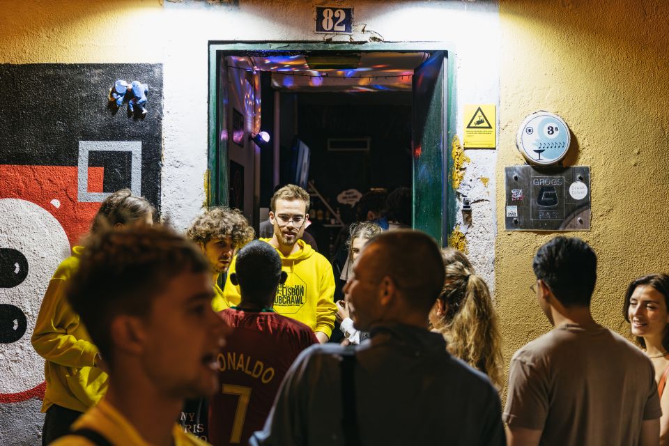 Lisbon Night Pubcrawl: 1h Open Bar, Shots & VIP Club Entry - Common questions