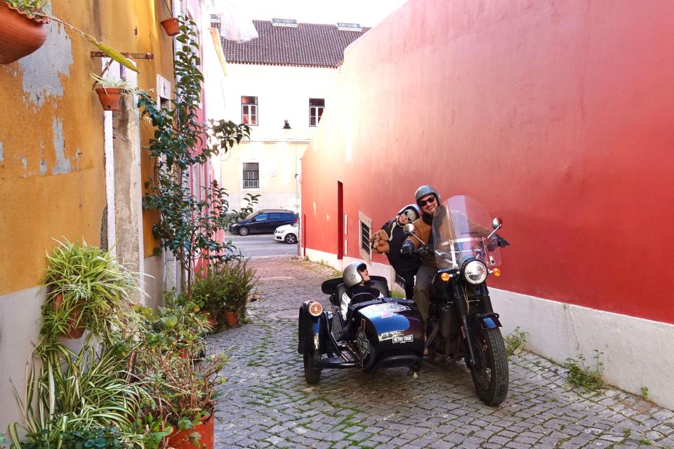 Lisbon: Private Sidecar Tour 3h30 - Last Words