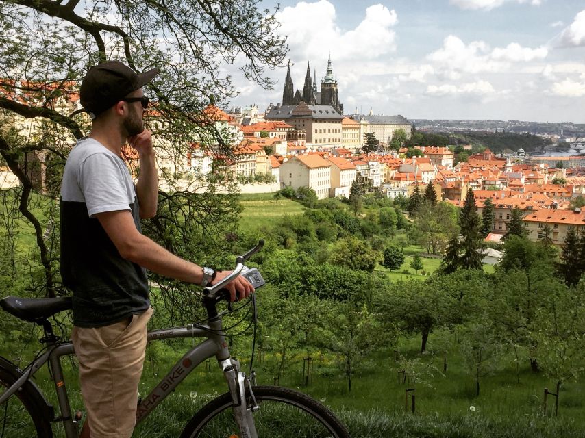 Prague: Stunning Viewpoints, Castle, City & Park E-Bike Tour - Common questions
