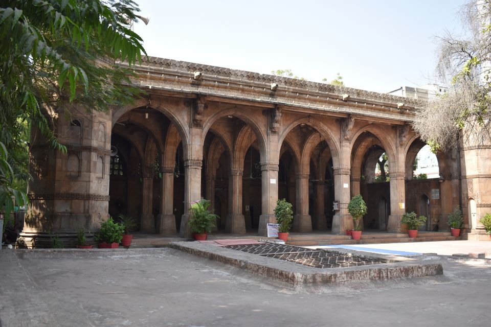 Ahmedabad: Full Day City Tour With Heritage Walk & Transfers - Key Points