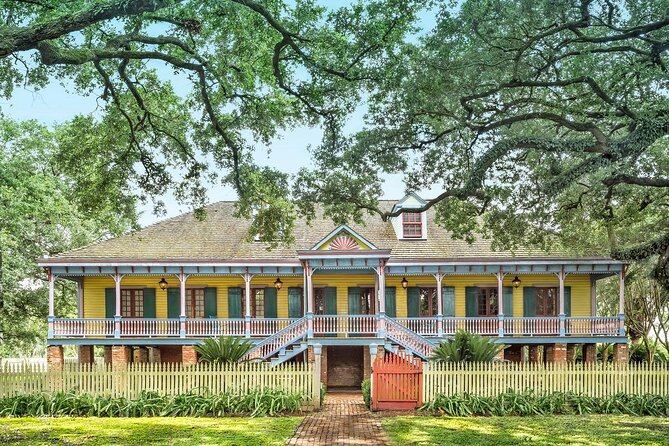 Airboat and Plantations Tour With Gourmet Lunch From New Orleans - Just The Basics