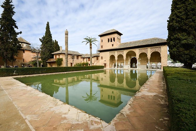 Alhambra, Generalife Gardens & Optional Nasrid Palaces - Key Points