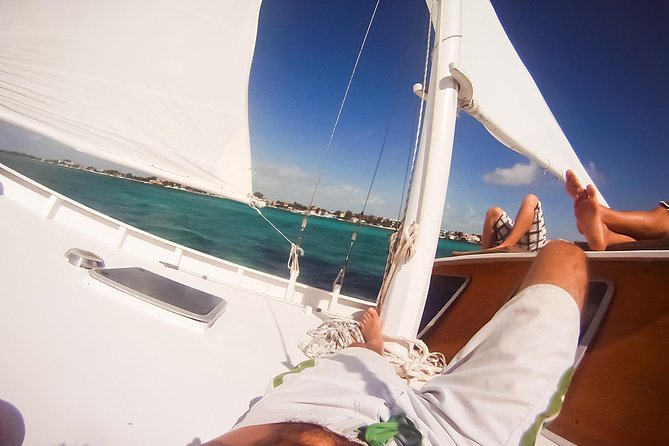Ambergris Caye Sunset Sail Tour on the 40 Sirena Azul Sailboat - Key Points