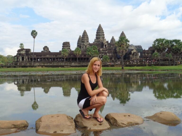 Angkor Wat: Small Circuit Tour by Only Mini Van