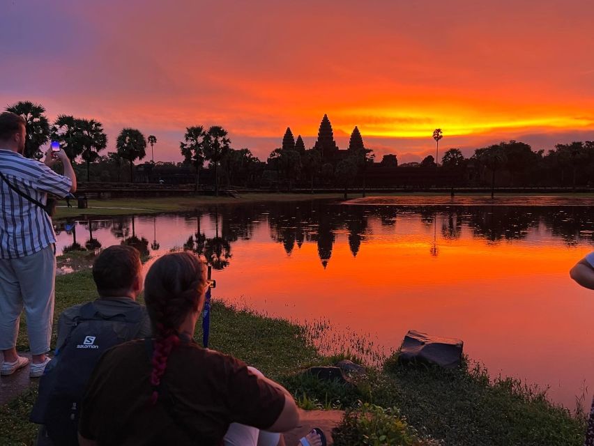 Angkor Wat Sunrise Bike Tour With Lunch Included - Key Points