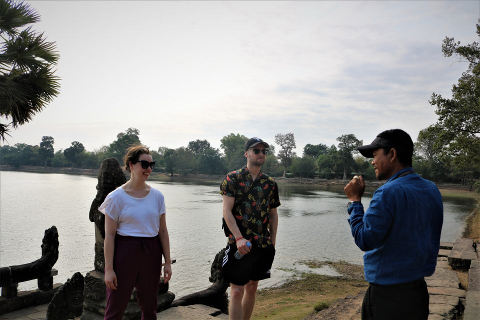 Angkor Wat: Tuk Tuk and Walking Tour - Key Points