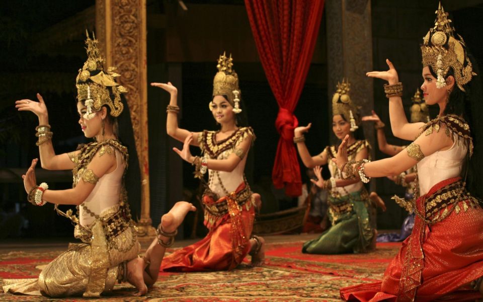 Apsara Dance Show With Dinner by Tuk-Tuk Roundtrip Transfer - Key Points