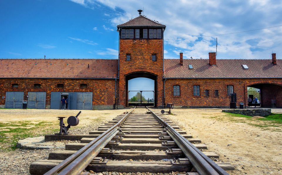 Auschwitz-Birkenau: Guided Tour With Fast Track Ticket - Key Points